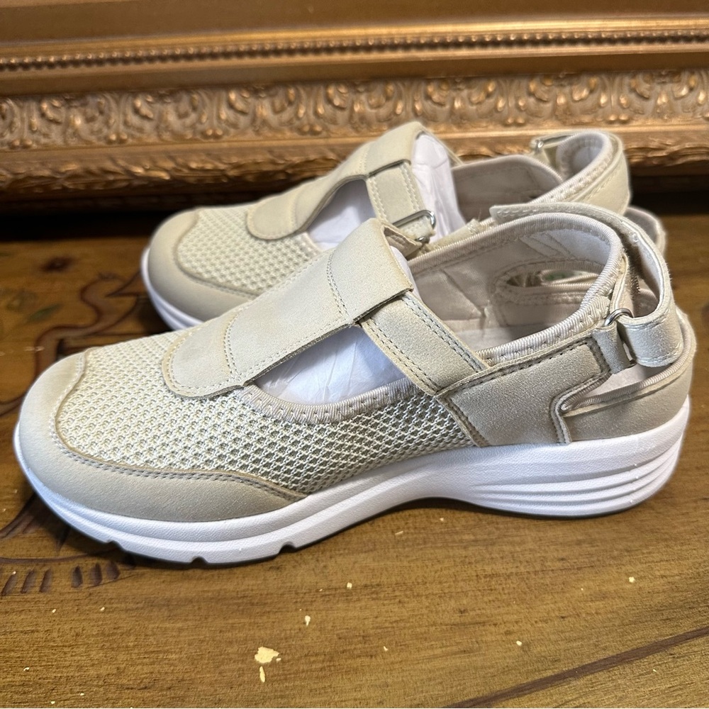 Dr Leonards Double Depth Diabetic Comfort Sneakers Women's size 6 Beige NIB